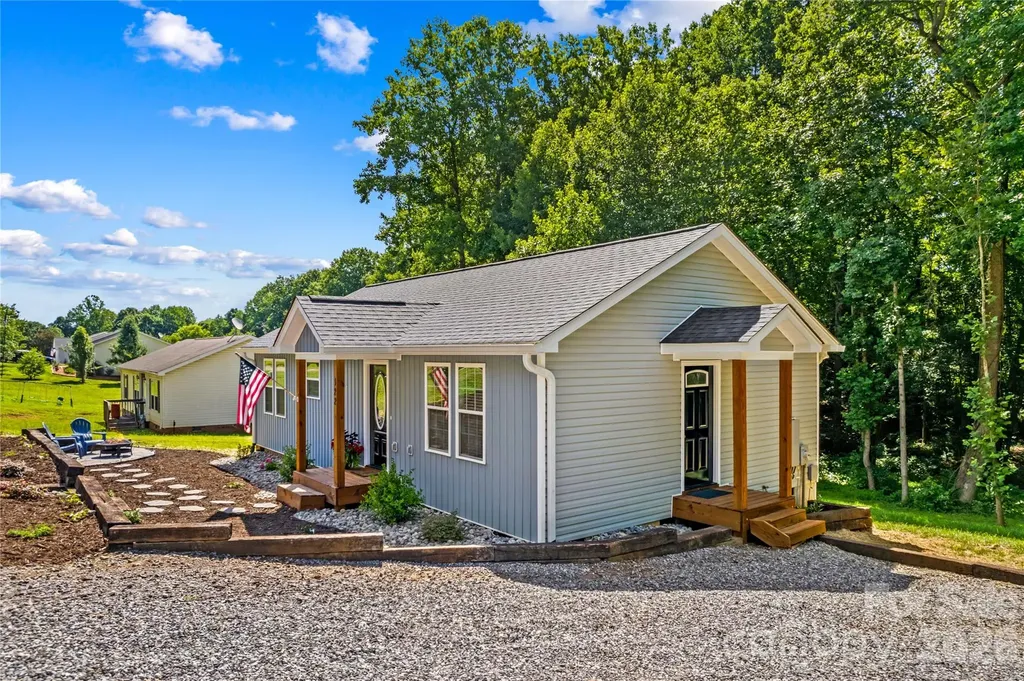 122 S Yadkin River Road Statesville NC 28625