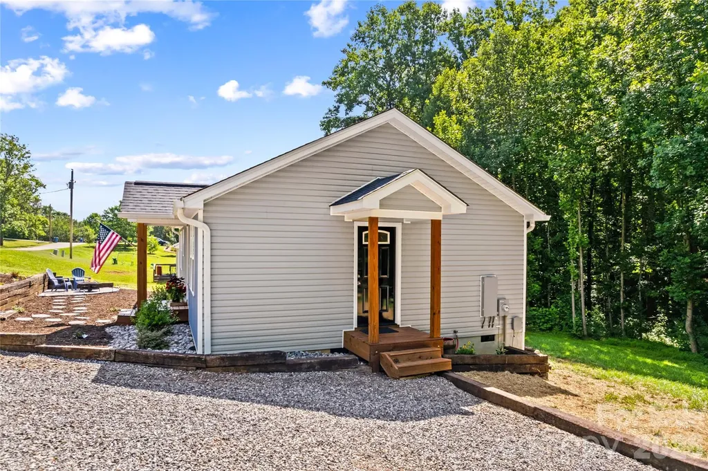 122 S Yadkin River Road Statesville NC 28625
