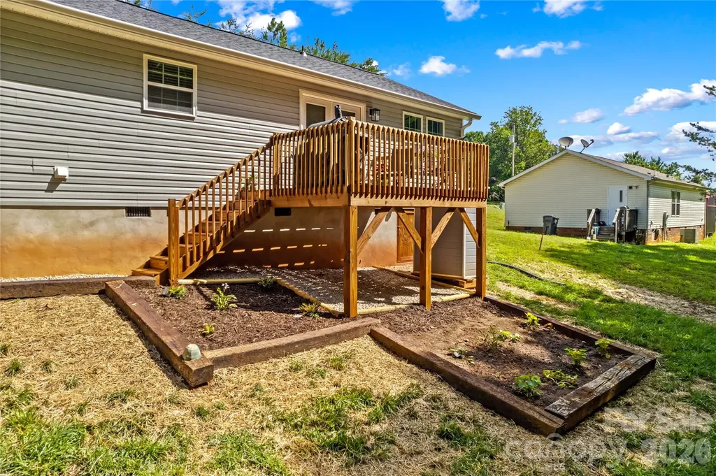122 S Yadkin River Road Statesville NC 28625