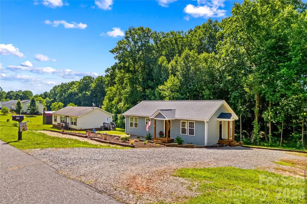 122 S Yadkin River Road Statesville NC 28625