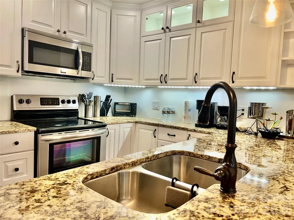 1323 Queens Road Charlotte NC 28207