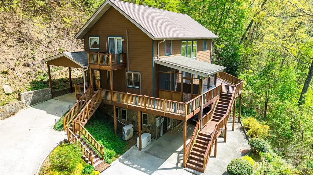 1602 Forest Run Road Sylva NC 28779