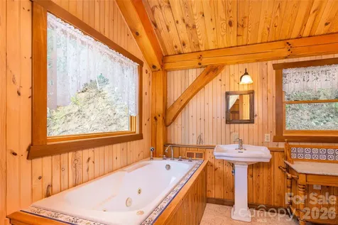 1602 Forest Run Road Sylva NC 28779