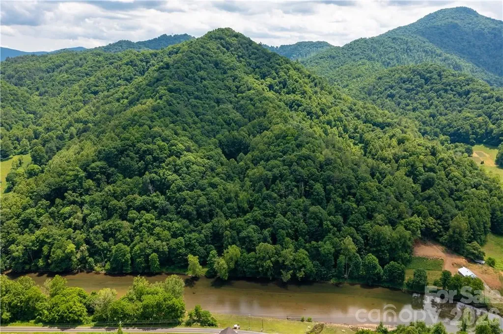 000 High Cliff Drive Green Mountain NC 28740