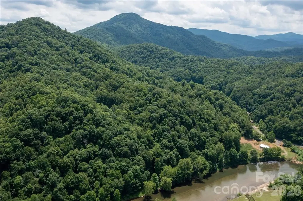 000 High Cliff Drive Green Mountain NC 28740