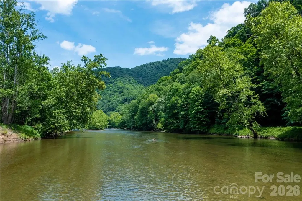 000 High Cliff Drive Green Mountain NC 28740