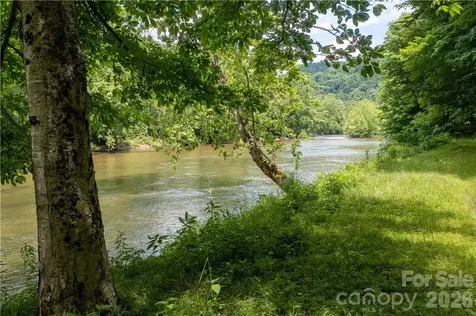 000 High Cliff Drive Green Mountain NC 28740