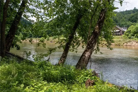 000 High Cliff Drive Green Mountain NC 28740