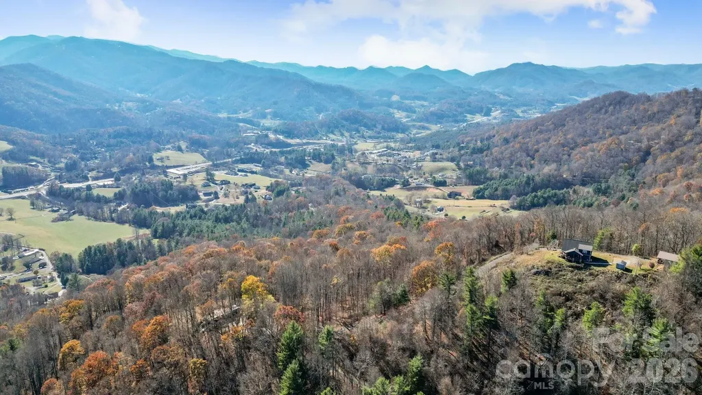 10 Peacock Lane Burnsville NC 28714