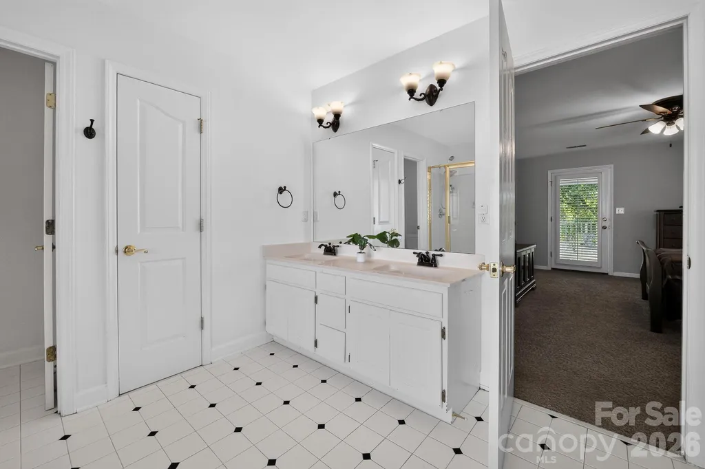 516 Shelton Street Charlotte NC 28270
