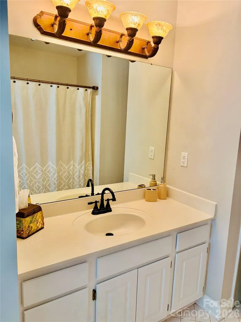 516 Shelton Street Charlotte NC 28270