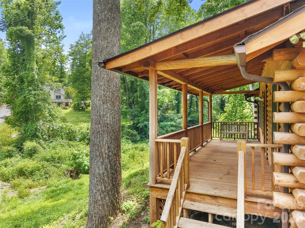 549 Henderson Street Saluda NC 28773