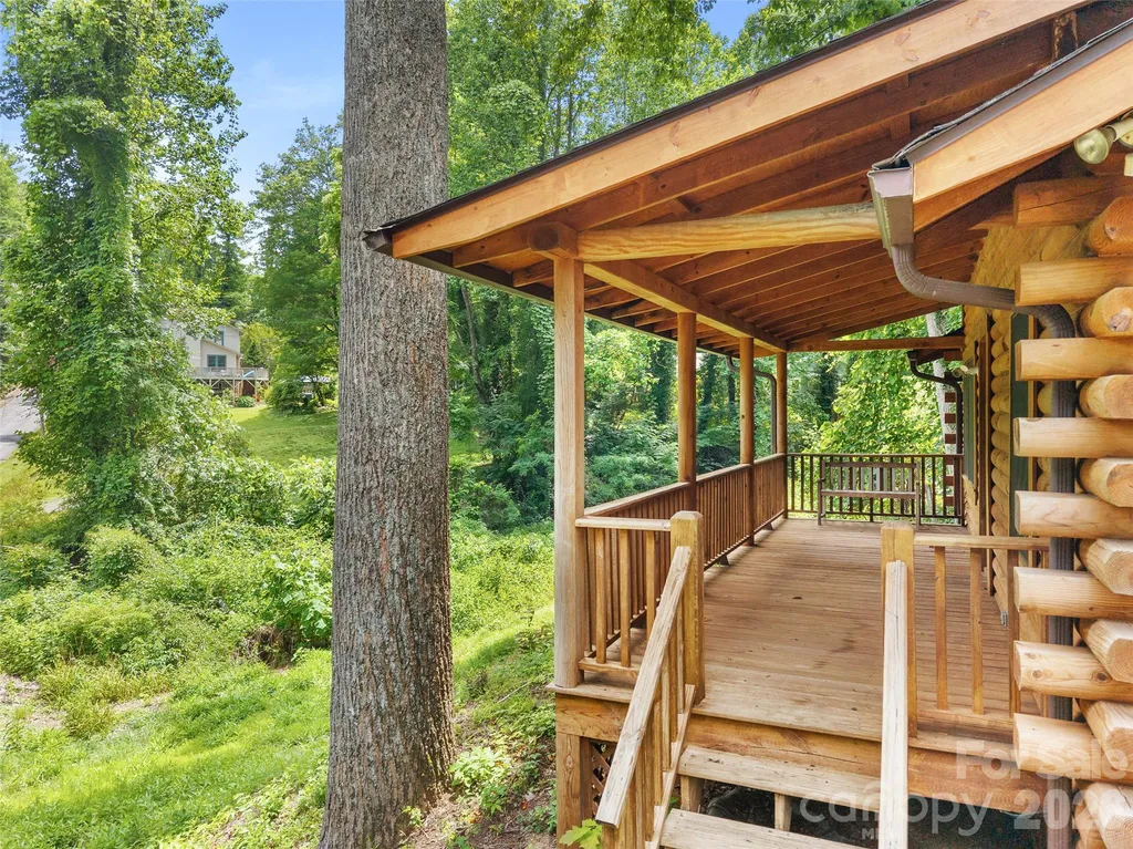 549 Henderson Street Saluda NC 28773