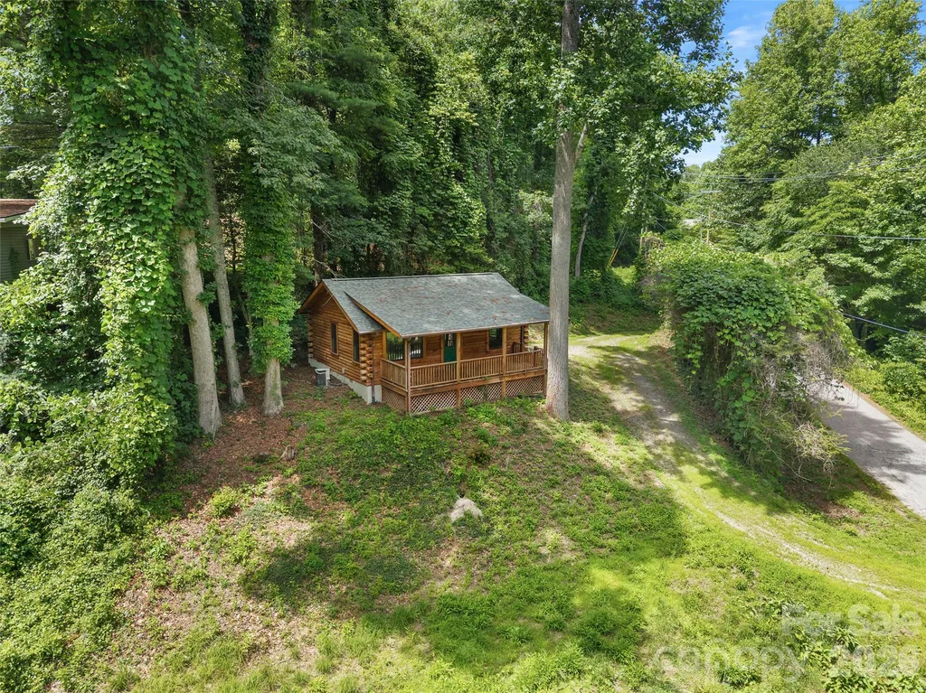 549 Henderson Street Saluda NC 28773
