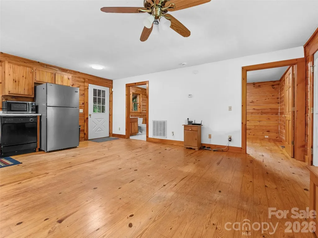 549 Henderson Street Saluda NC 28773