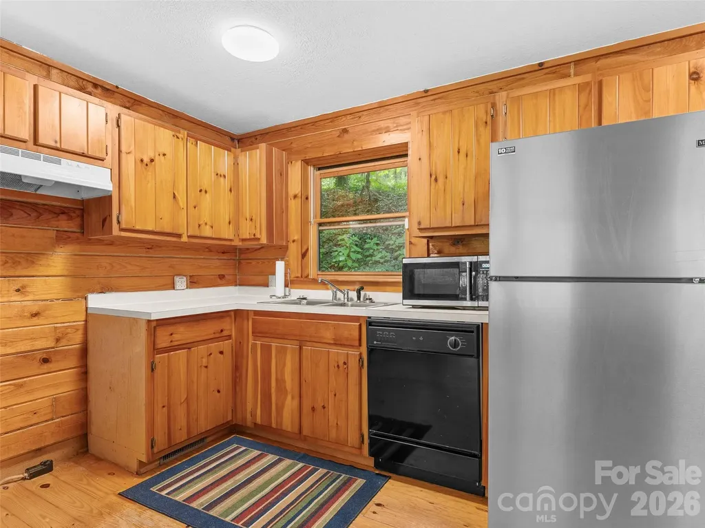 549 Henderson Street Saluda NC 28773