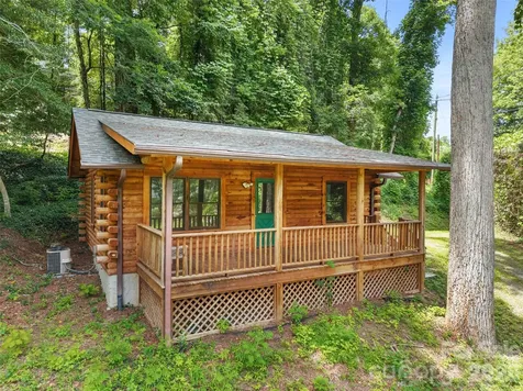 549 Henderson Street Saluda NC 28773