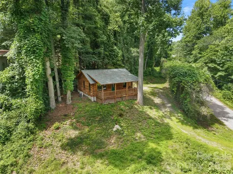 549 Henderson Street Saluda NC 28773
