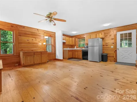549 Henderson Street Saluda NC 28773
