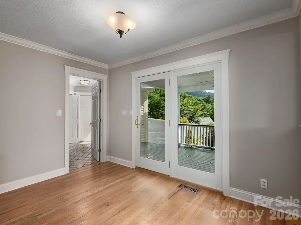 30 Apple Tree Way Asheville NC 28805