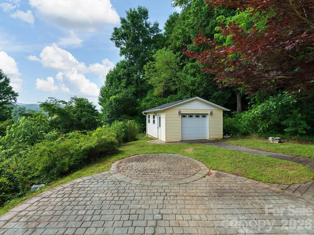 30 Apple Tree Way Asheville NC 28805