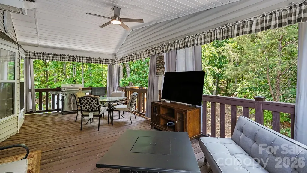 113 Lake View Drive New London NC 28127