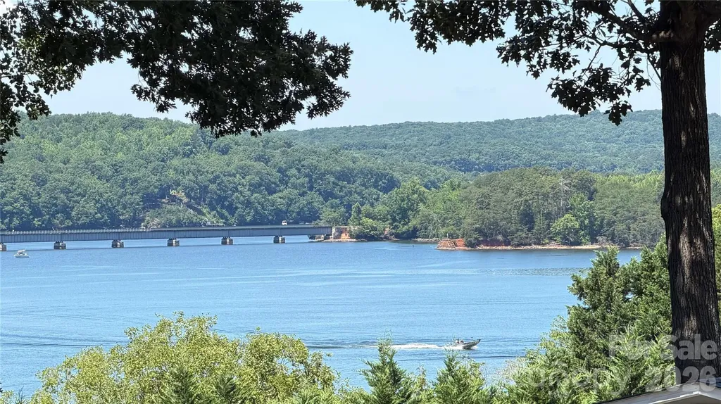 113 Lake View Drive New London NC 28127