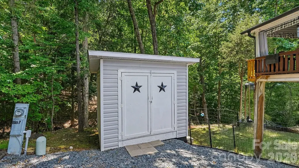 113 Lake View Drive New London NC 28127