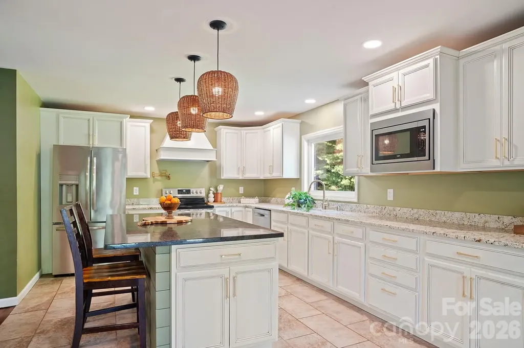 98 N Pinecrest Lane Hendersonville NC 28739