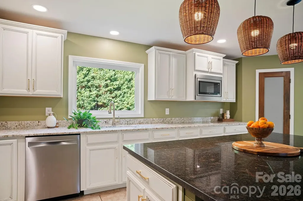 98 N Pinecrest Lane Hendersonville NC 28739