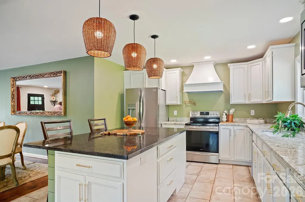 98 N Pinecrest Lane Hendersonville NC 28739