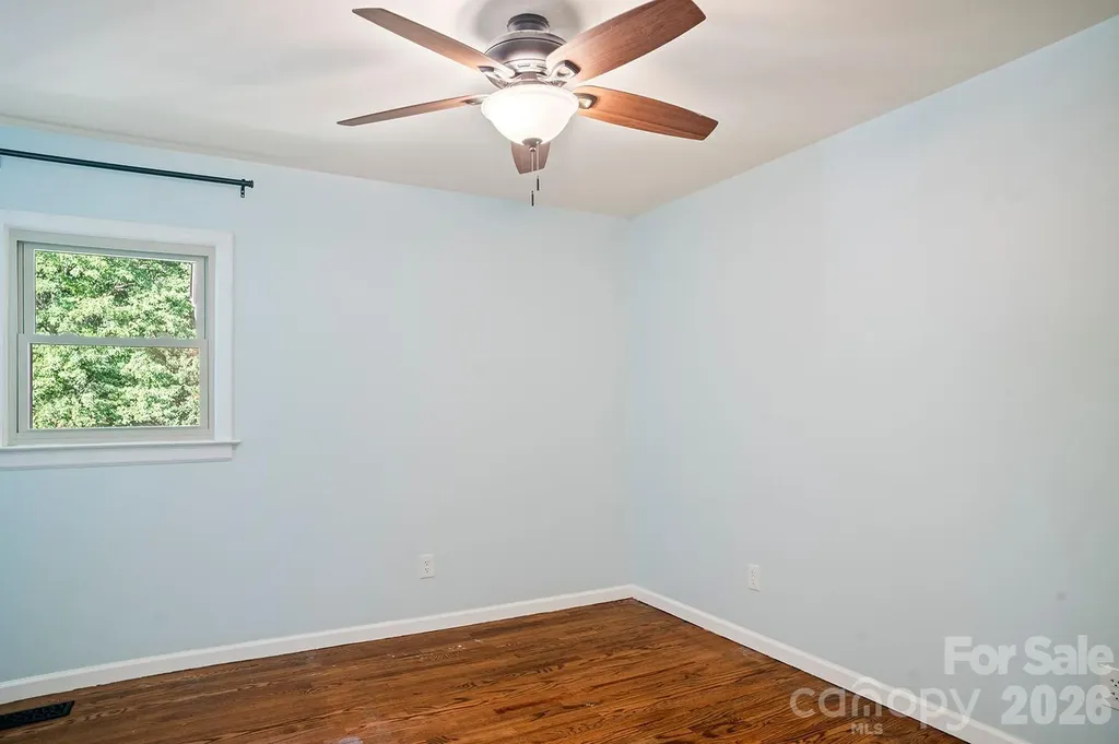 98 N Pinecrest Lane Hendersonville NC 28739