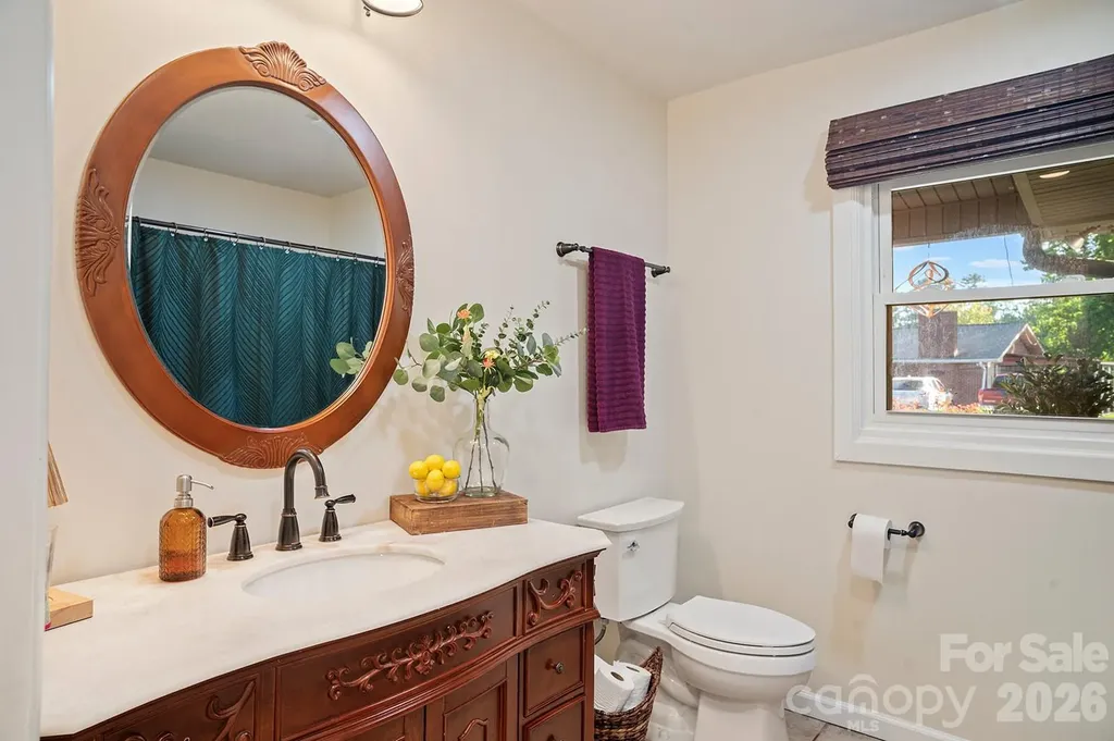 98 N Pinecrest Lane Hendersonville NC 28739