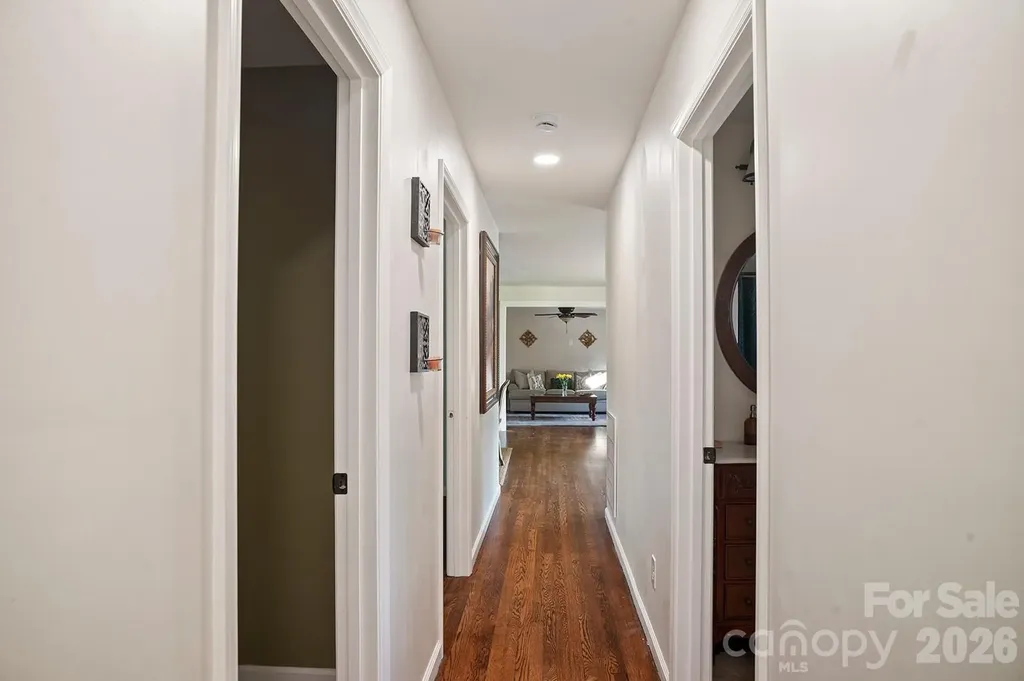 98 N Pinecrest Lane Hendersonville NC 28739