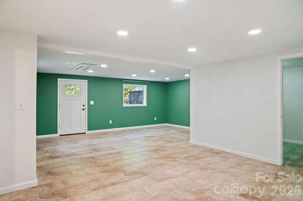 98 N Pinecrest Lane Hendersonville NC 28739