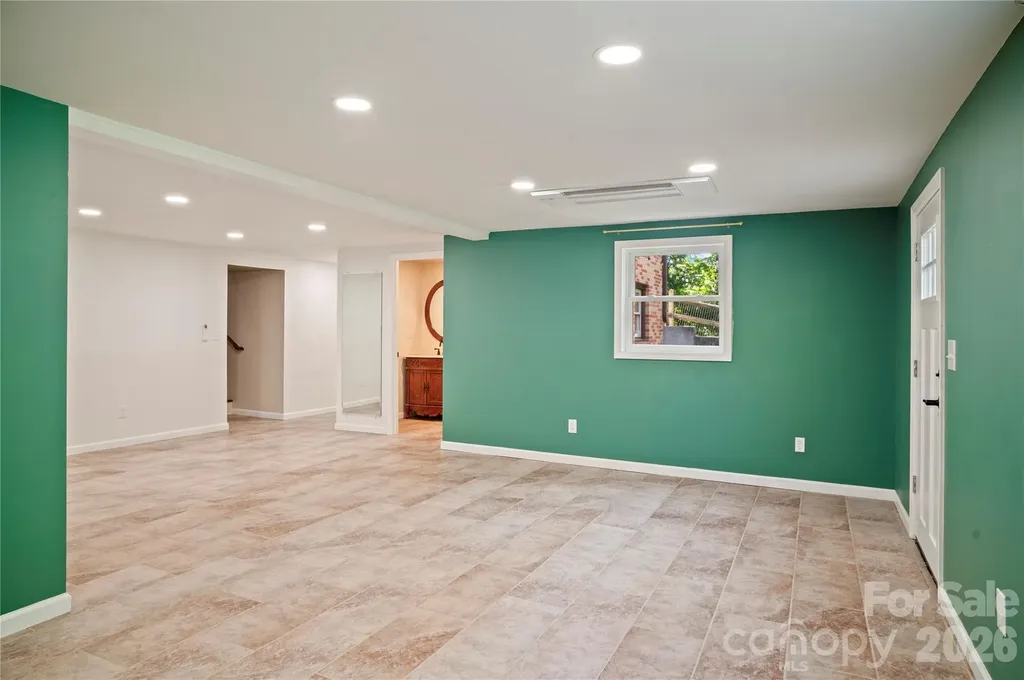 98 N Pinecrest Lane Hendersonville NC 28739