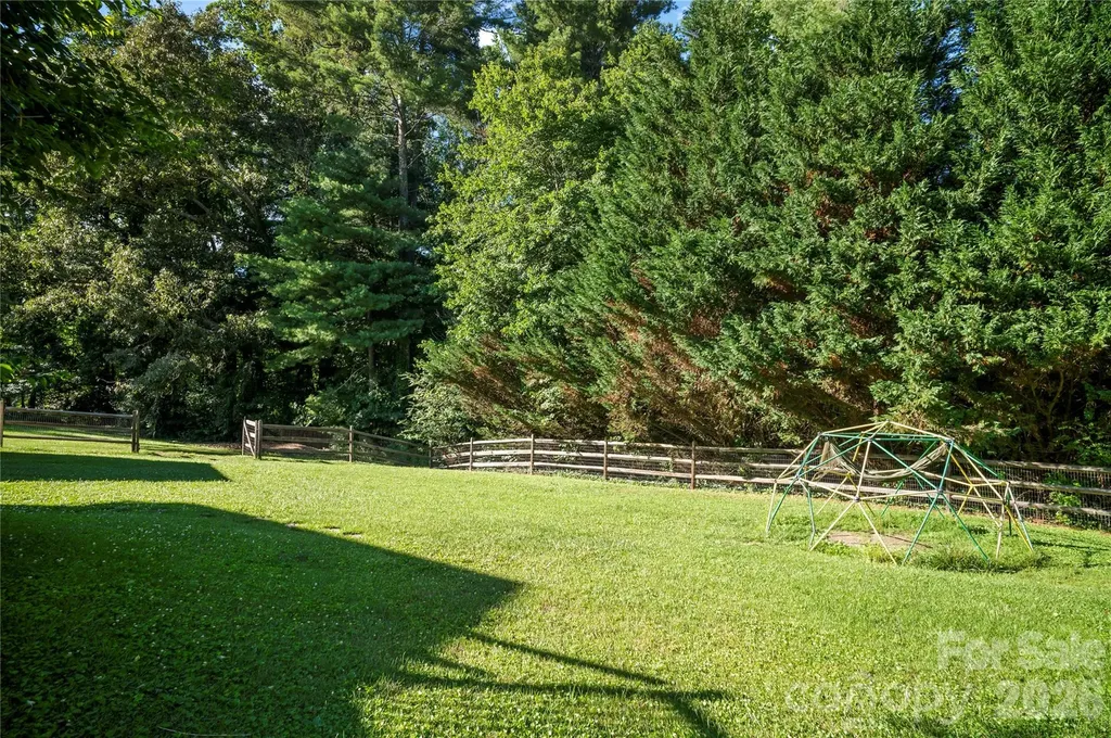 98 N Pinecrest Lane Hendersonville NC 28739