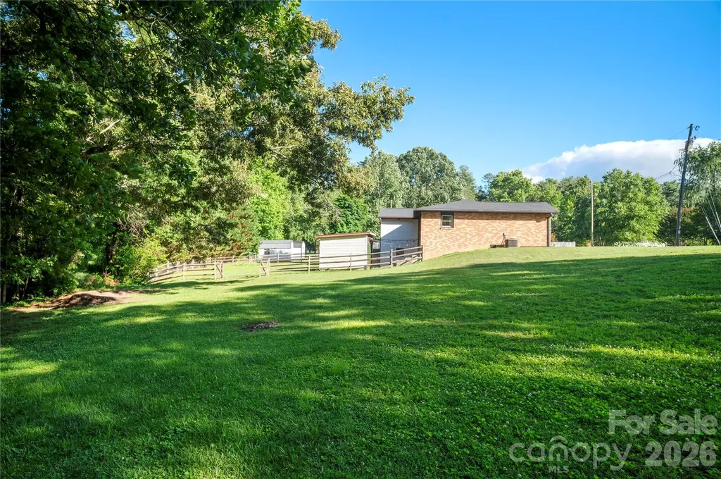 98 N Pinecrest Lane Hendersonville NC 28739