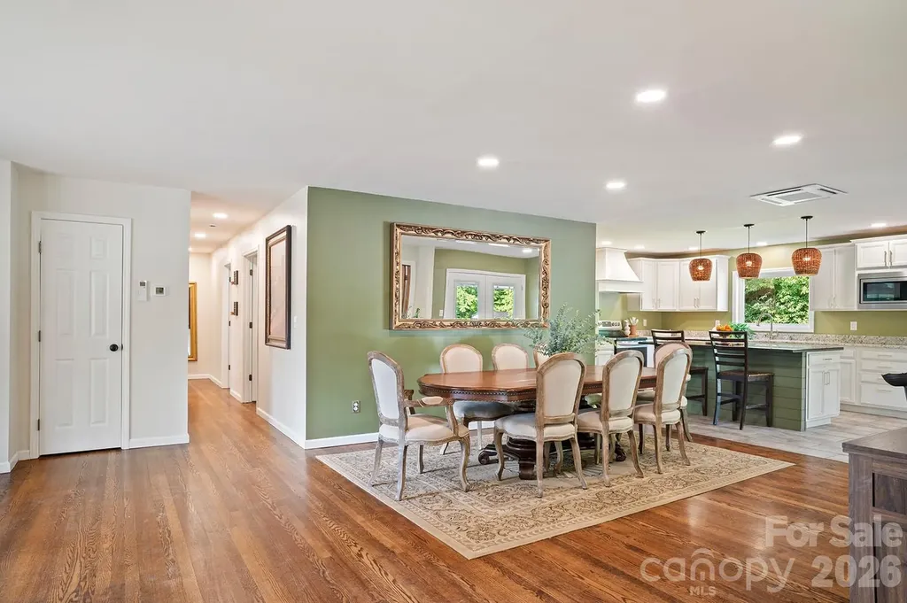 98 N Pinecrest Lane Hendersonville NC 28739