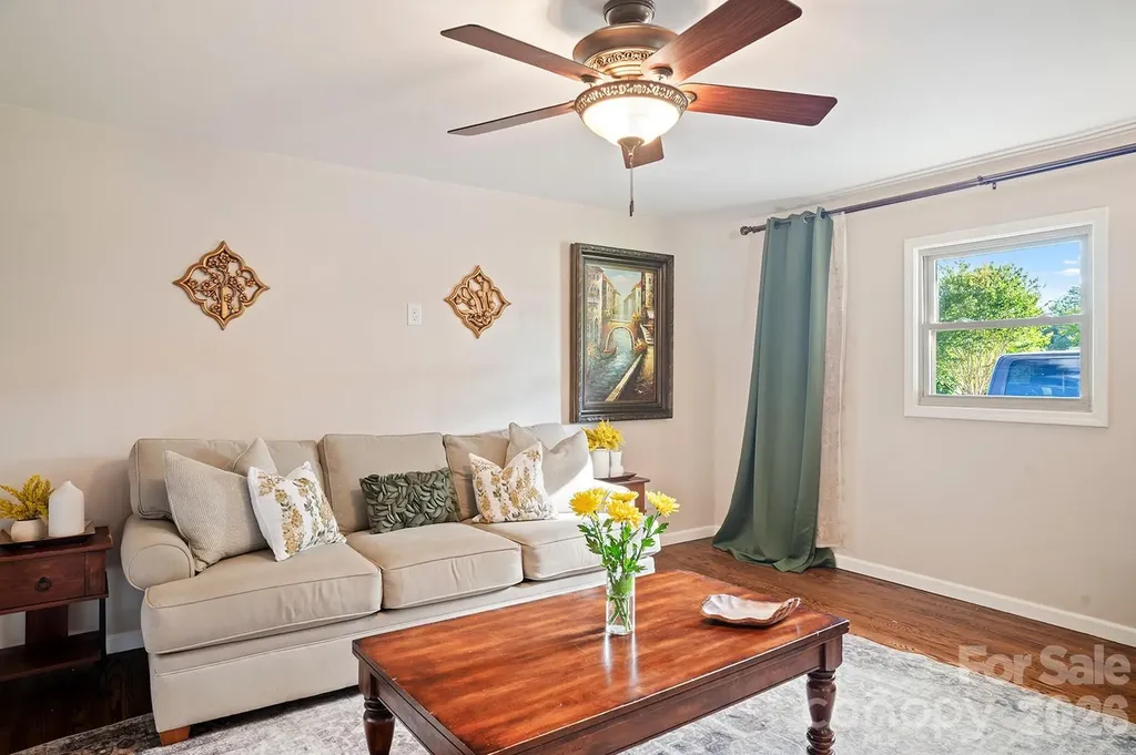 98 N Pinecrest Lane Hendersonville NC 28739
