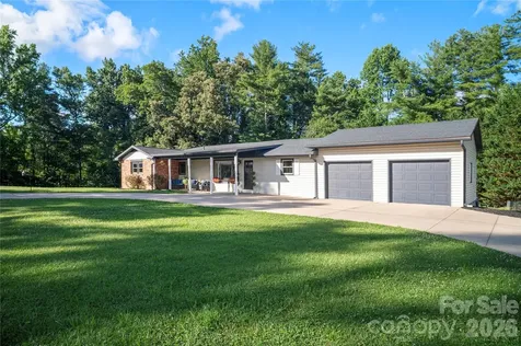 98 N Pinecrest Lane Hendersonville NC 28739