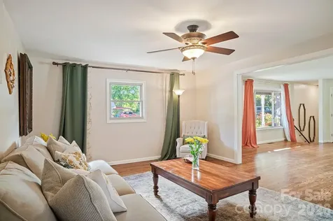 98 N Pinecrest Lane Hendersonville NC 28739