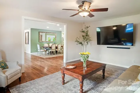 98 N Pinecrest Lane Hendersonville NC 28739