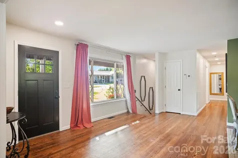 98 N Pinecrest Lane Hendersonville NC 28739