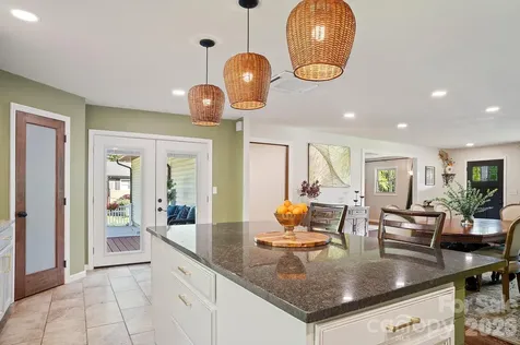 98 N Pinecrest Lane Hendersonville NC 28739