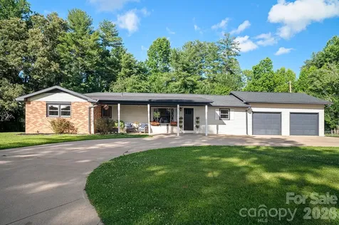 98 N Pinecrest Lane Hendersonville NC 28739