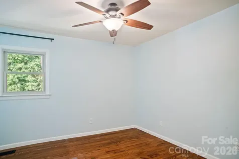98 N Pinecrest Lane Hendersonville NC 28739