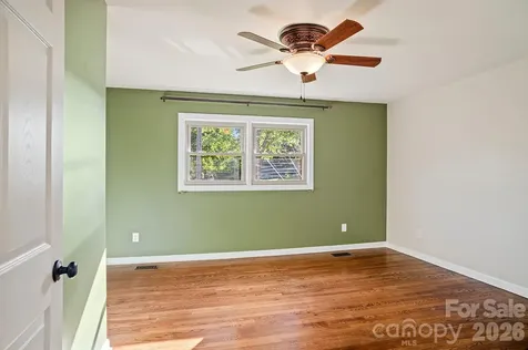 98 N Pinecrest Lane Hendersonville NC 28739