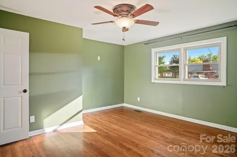 98 N Pinecrest Lane Hendersonville NC 28739