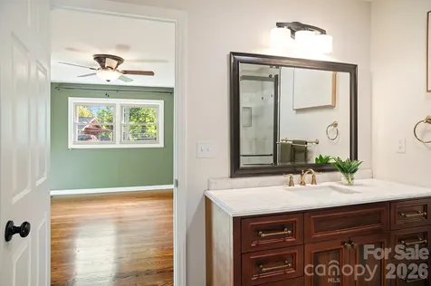 98 N Pinecrest Lane Hendersonville NC 28739